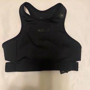NIKE
SWOOSH
BRA